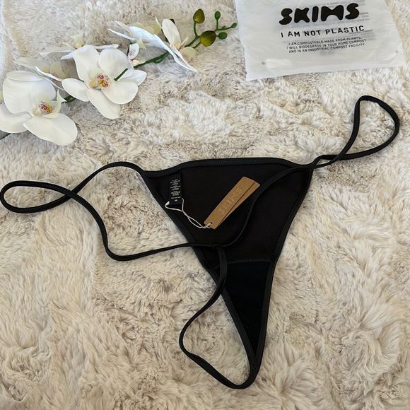 SKIMS T-String Faux Leather Thong Onyx Size 4X - Picture 5 of 5